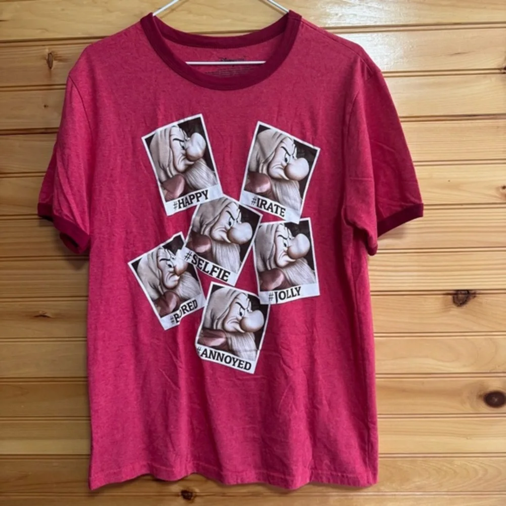 Disney Store Grumpy Snow White and the 7 Dwarfs Selfies Red Graphic Tee Medium